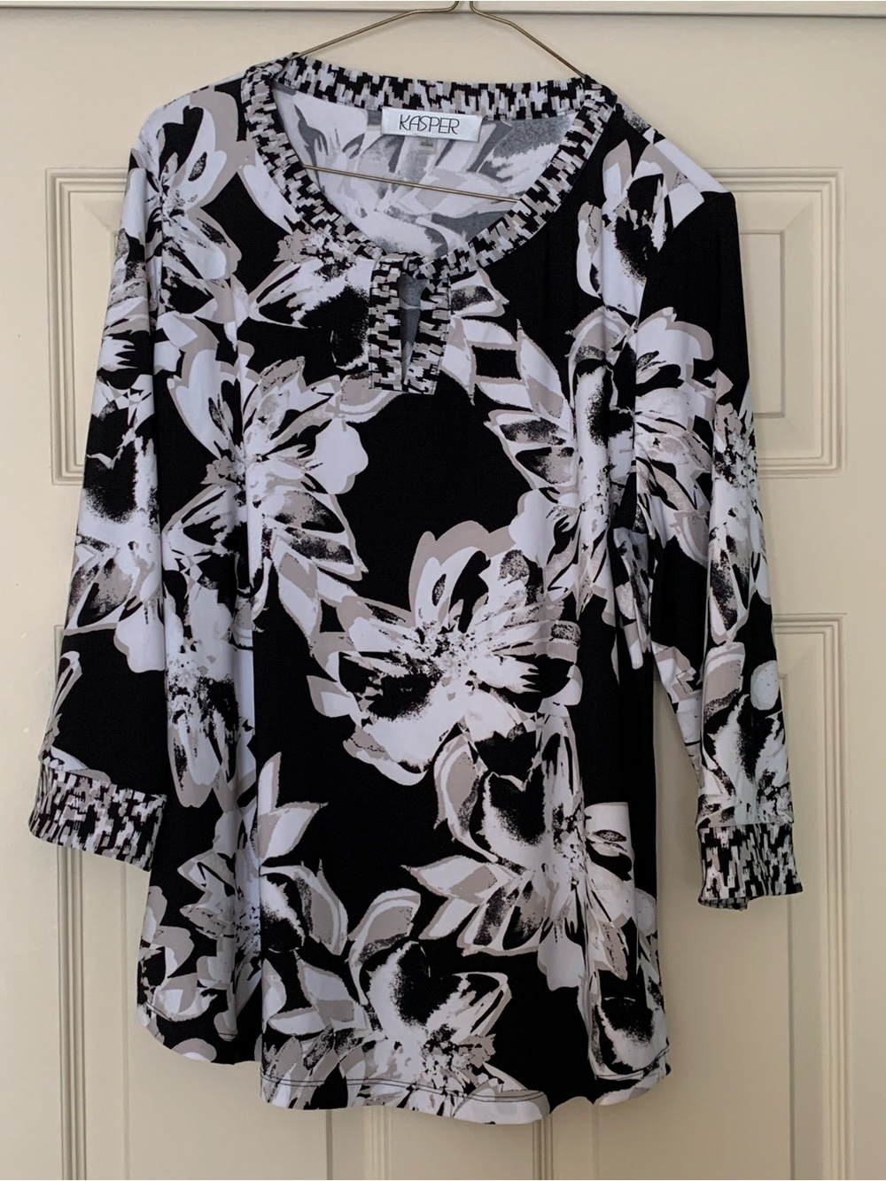 Kasper Women's Large Floral Keyhole Top 3/4 Sleeve Black White Houndstooth Trim